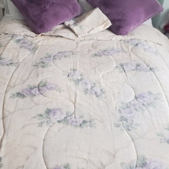 The Bay Reversible Twin Floral Comforter In Cream + single large Decorative Sham - Picture 2 of 11